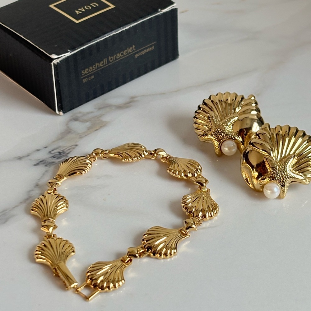 Vintage Avon Seashell Bracelet & Clip Earrings Set Gold Pearl Accent NIB 351